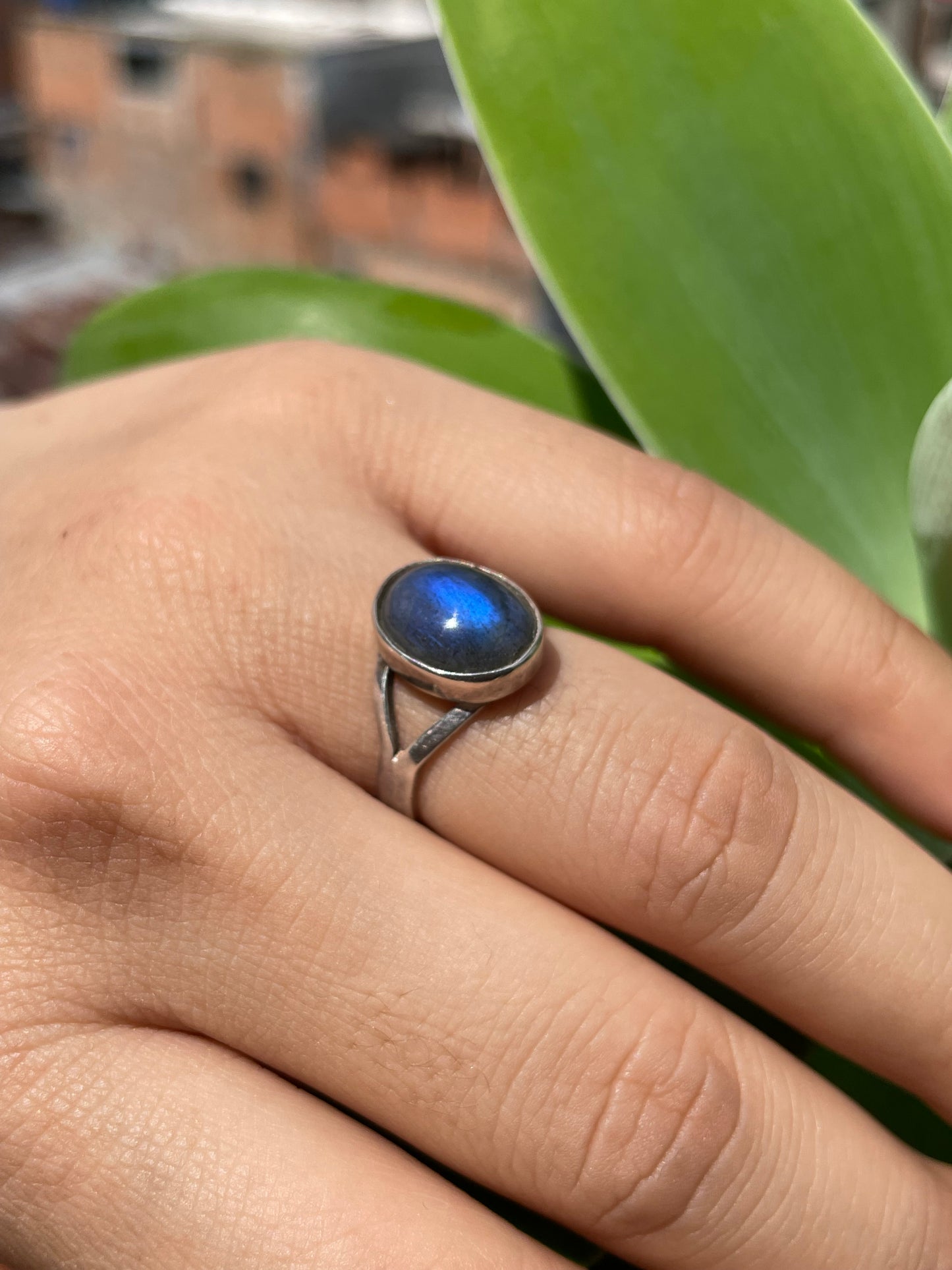 Anillo con Labradorita azul en Plata