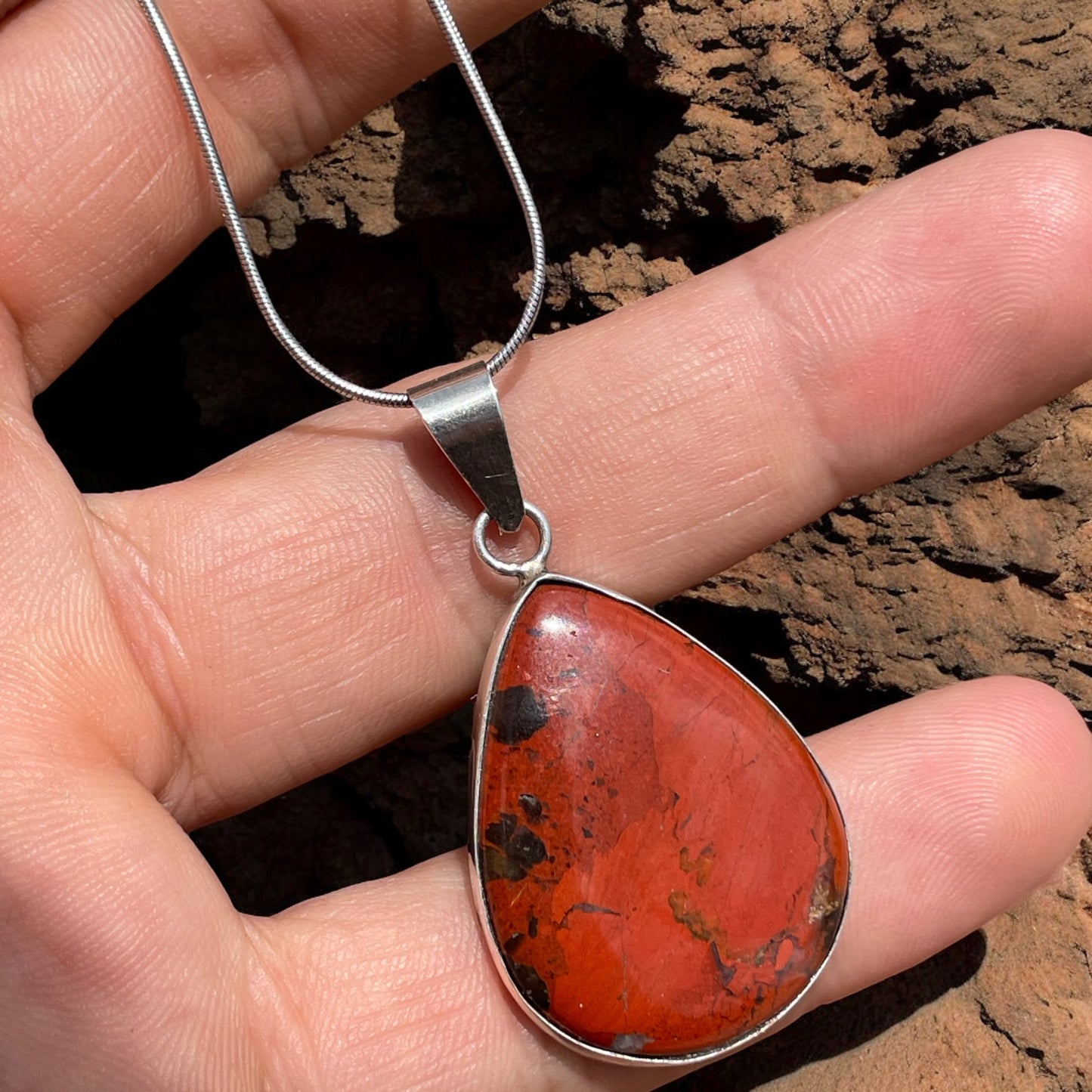 Collar con Jasper Rojo, Engaste en Plata 925