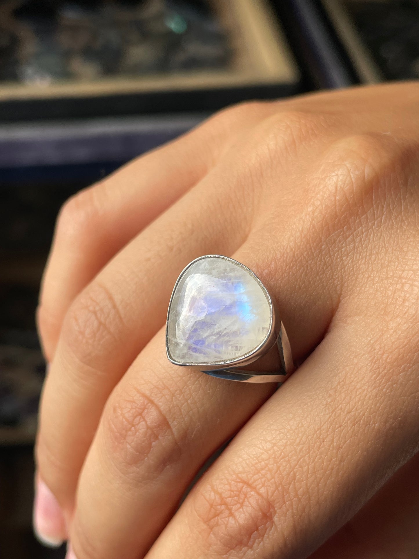 Anillo en Plata con Piedra Luna