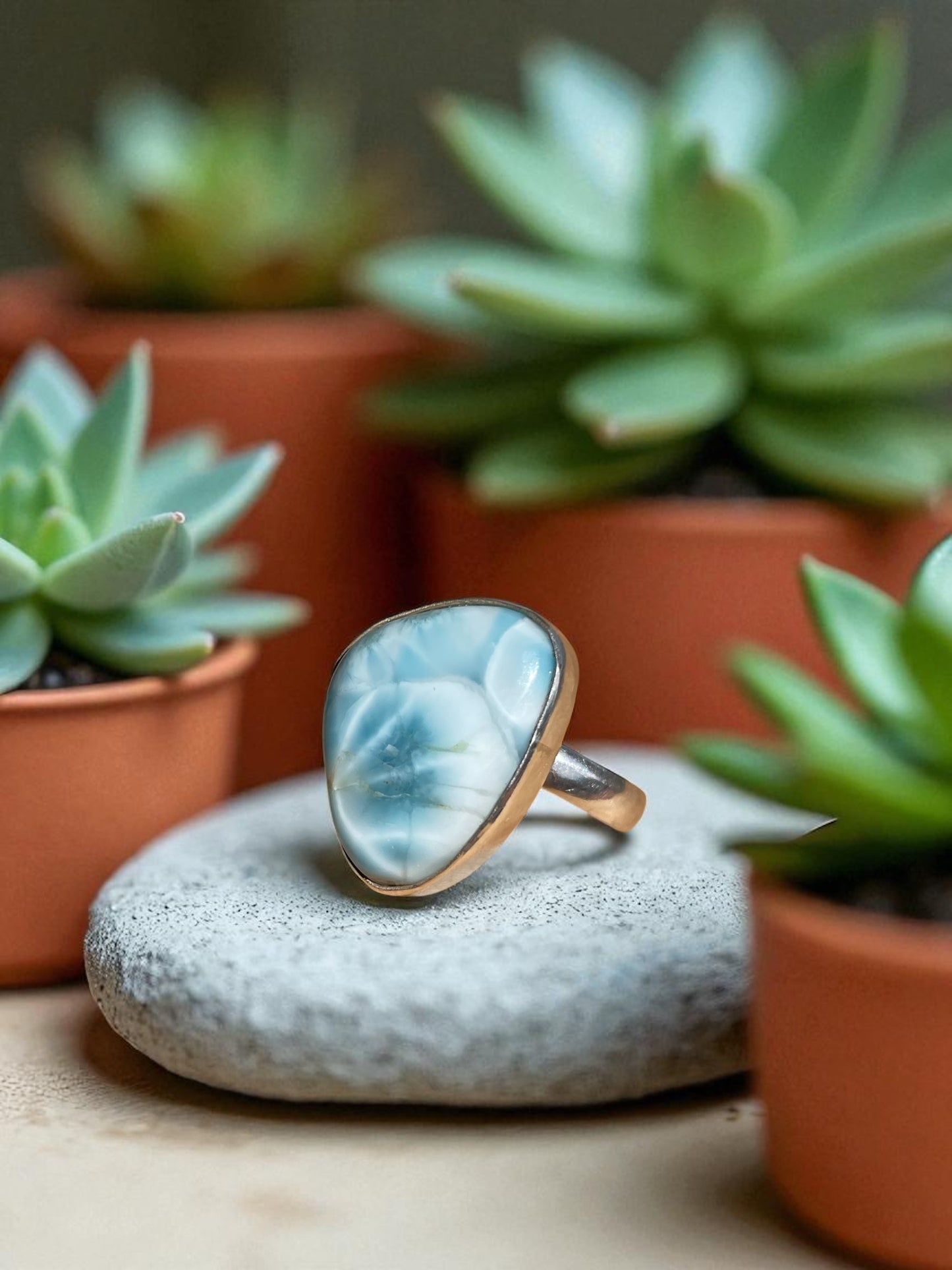 Anillo en Plata con Larimar Natural