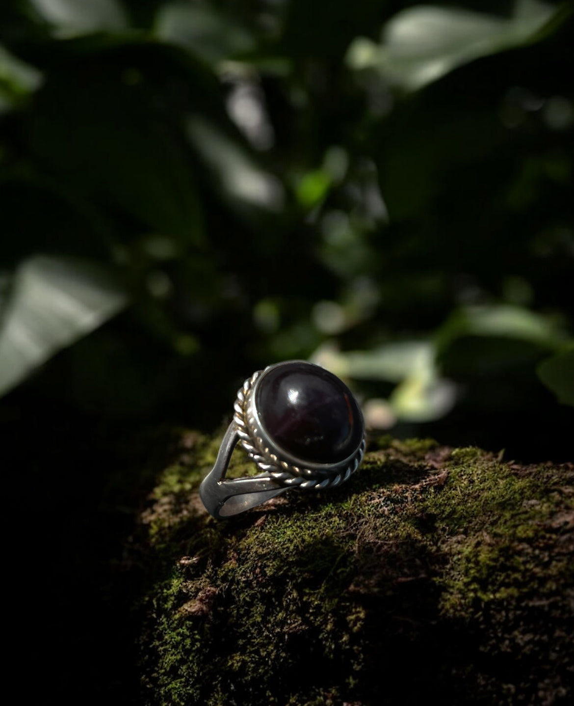 Anillo con Granate Estrella en Plata