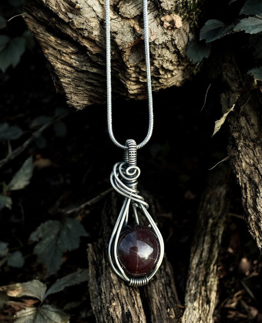 Collar con Granate Estrella en Plata