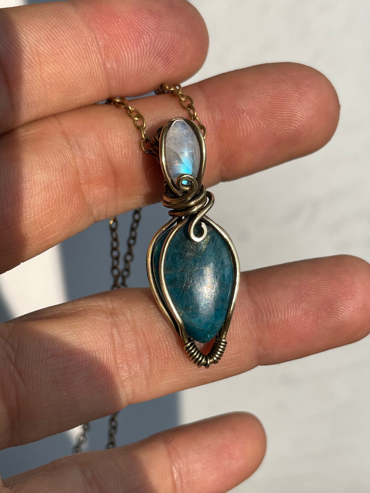 Collar con Piedra Apatito Azul y Piedra Luna
