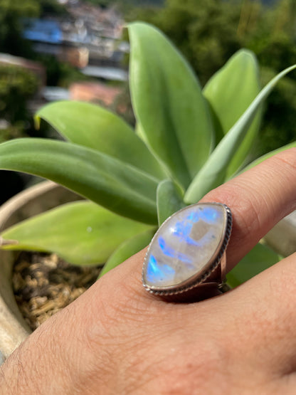Anillo con Piedra Luna en Plata