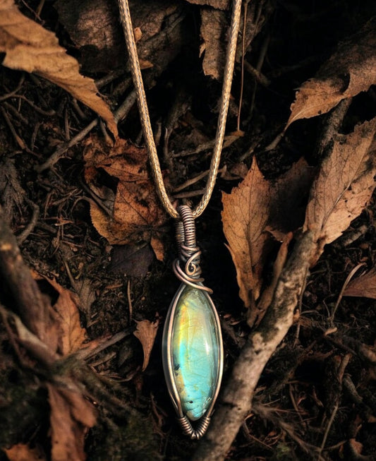 Collar con Labradorita en Bronce