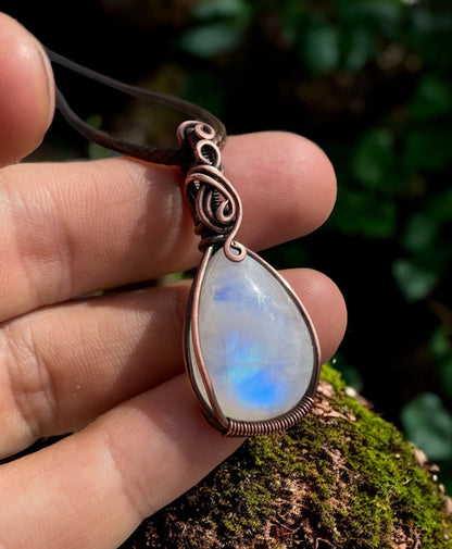 Collar con Piedra Luna en Cobre