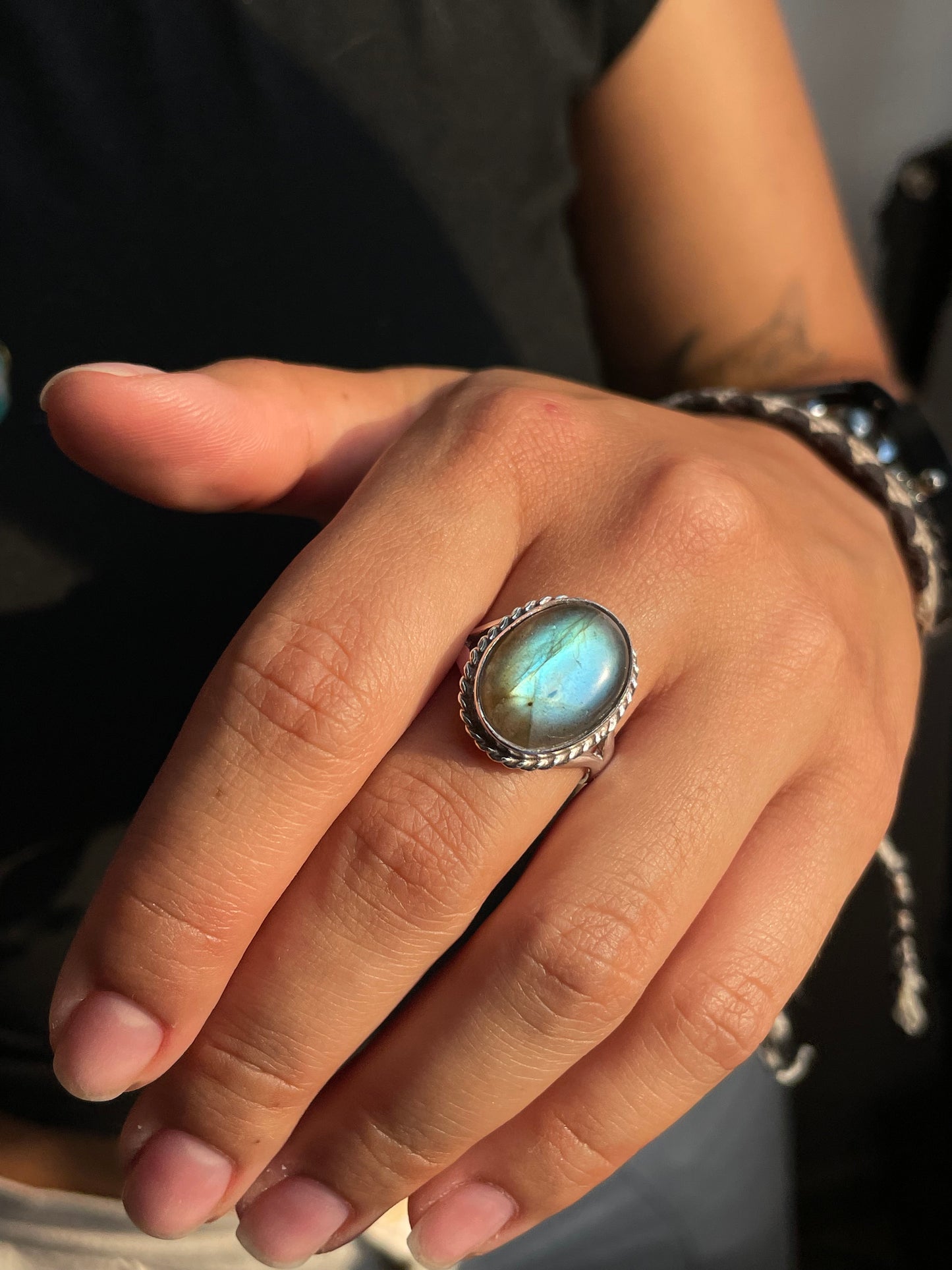 Anillo con Labradorita en plata