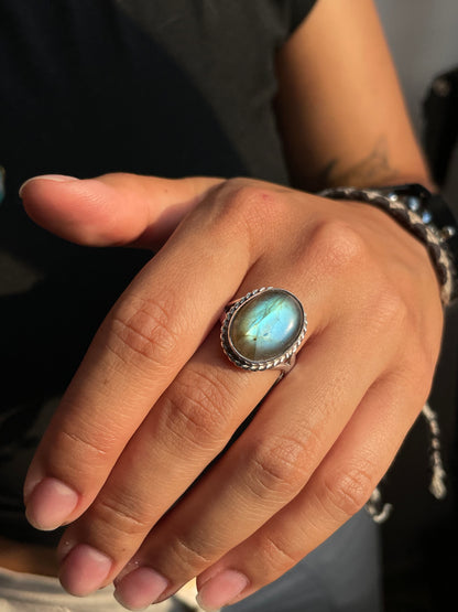 Anillo con Labradorita en plata