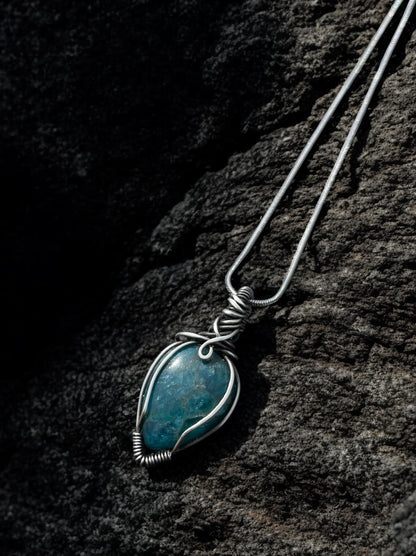 Collar con Apatito azul en plata