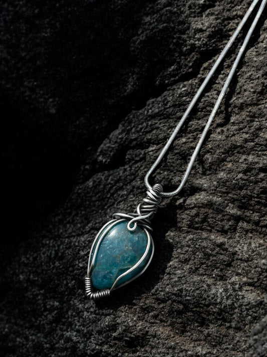 Collar con Apatito azul en plata
