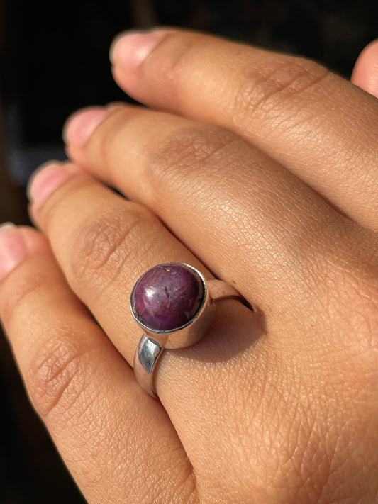 Anillo con Rubí estrella en plata