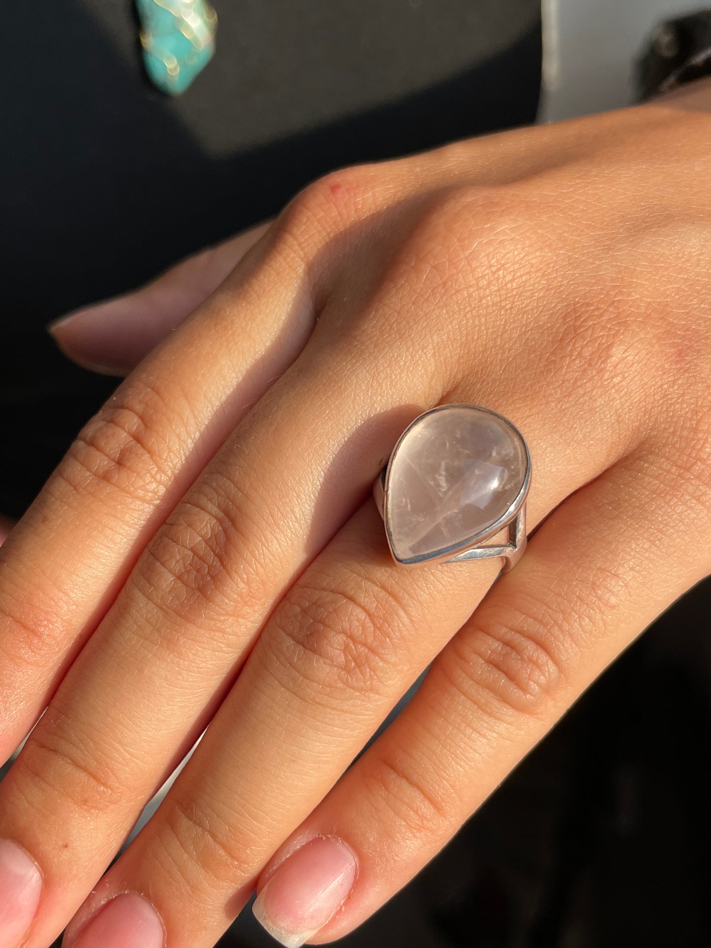 Anillo con Cuarzo Rosa en Plata