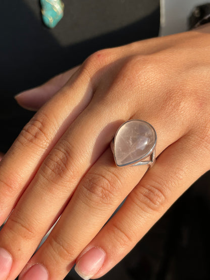 Anillo con Cuarzo Rosa en Plata
