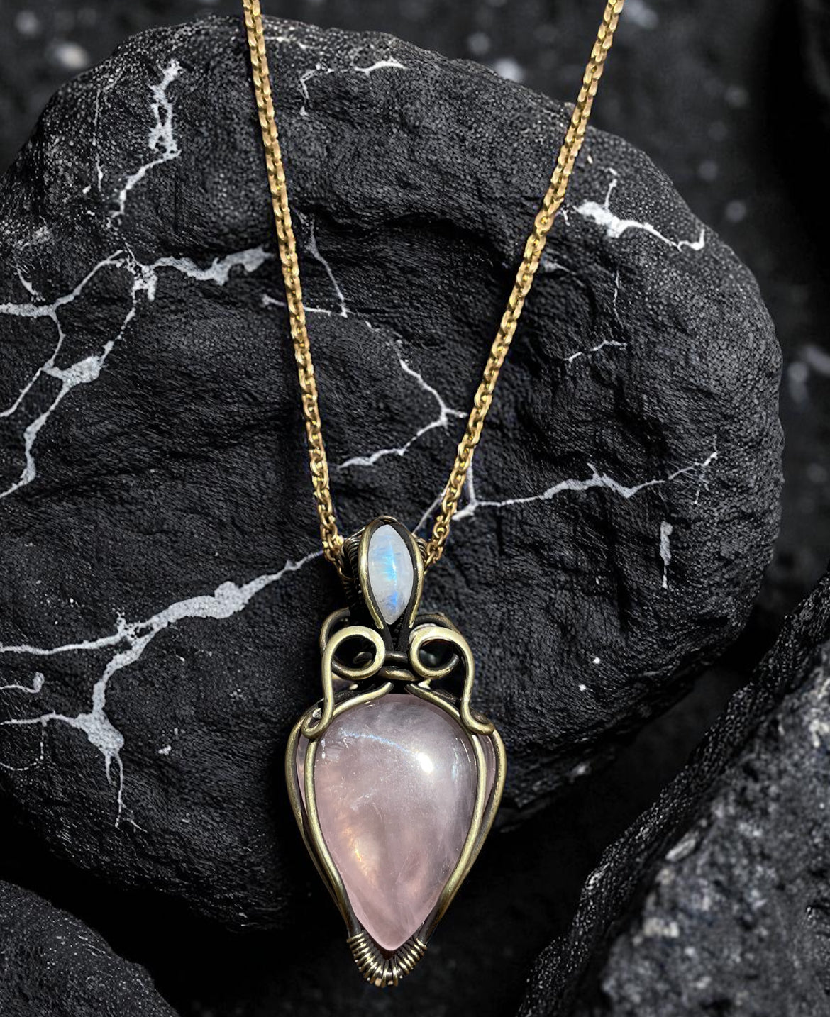 Collar con Cuarzo Rosa y Piedra Luna