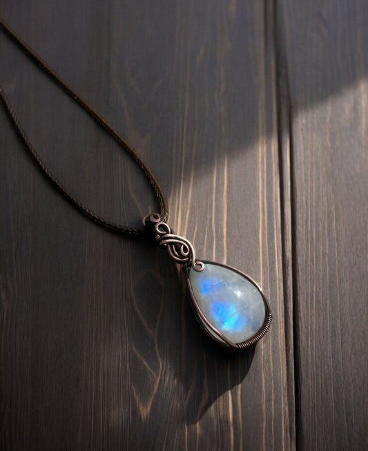 Collar con Piedra Luna en Cobre