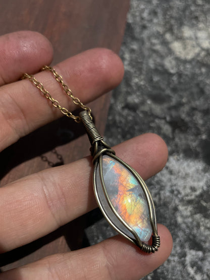 Collar con Piedra Luna