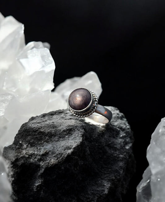 Anillo con Rubí Estrella