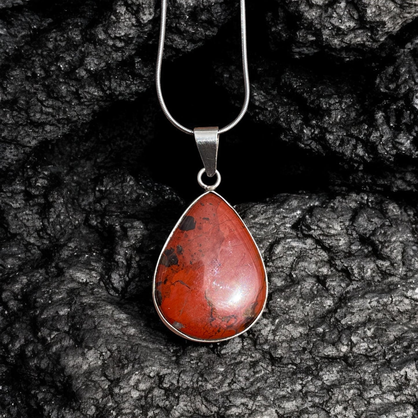 Collar con Jasper Rojo, Engaste en Plata 925