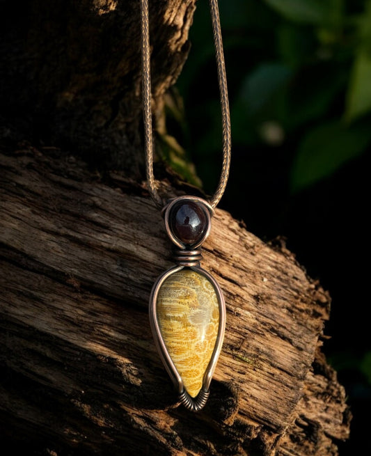 Collar con Fósil de Coral y Granate