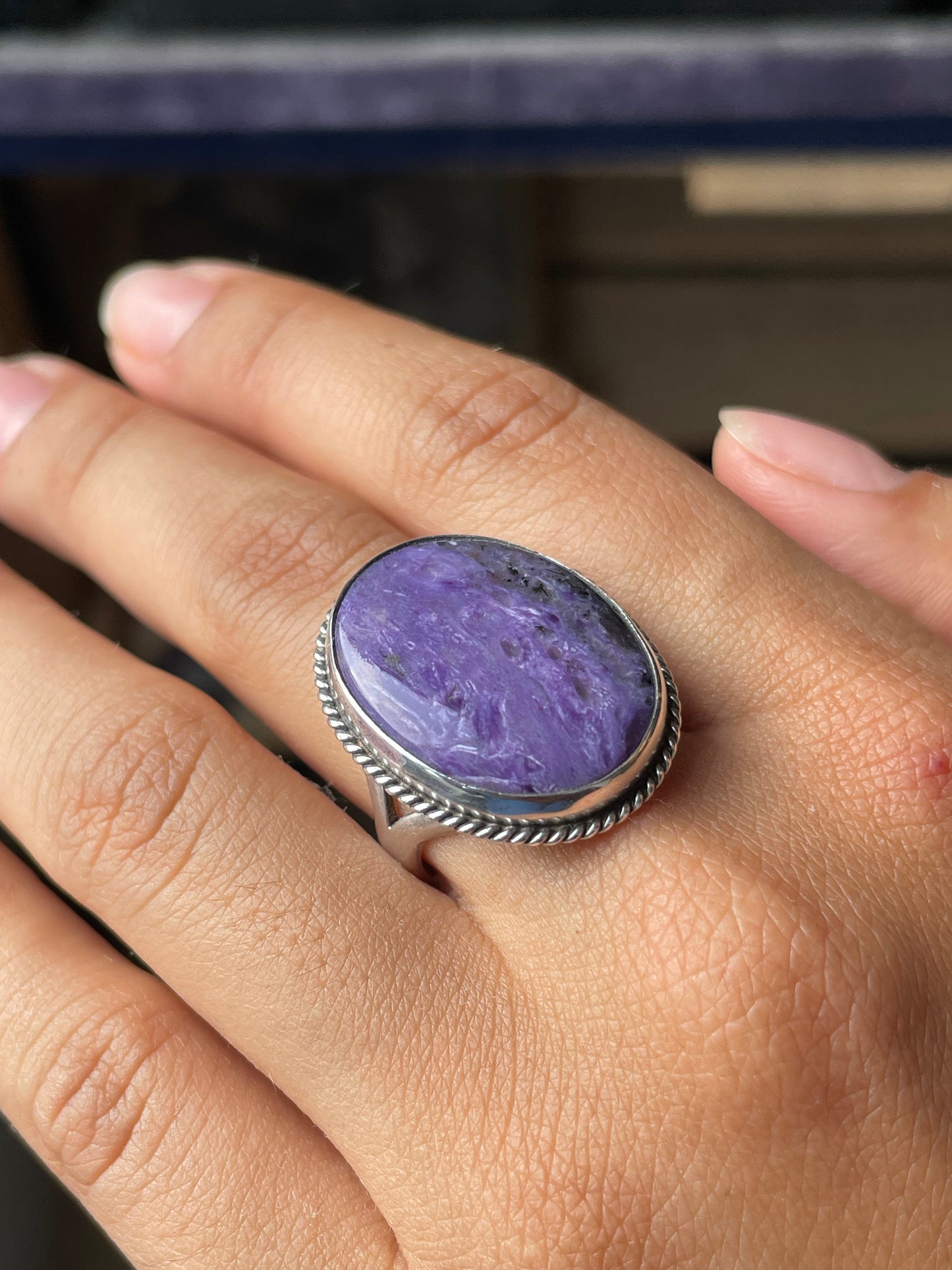 Anillo con Charoita en plata