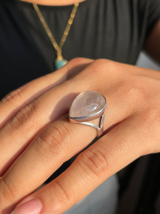 Anillo con Cuarzo Rosa en Plata