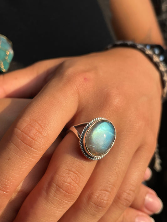 Anillo con Labradorita en Plata