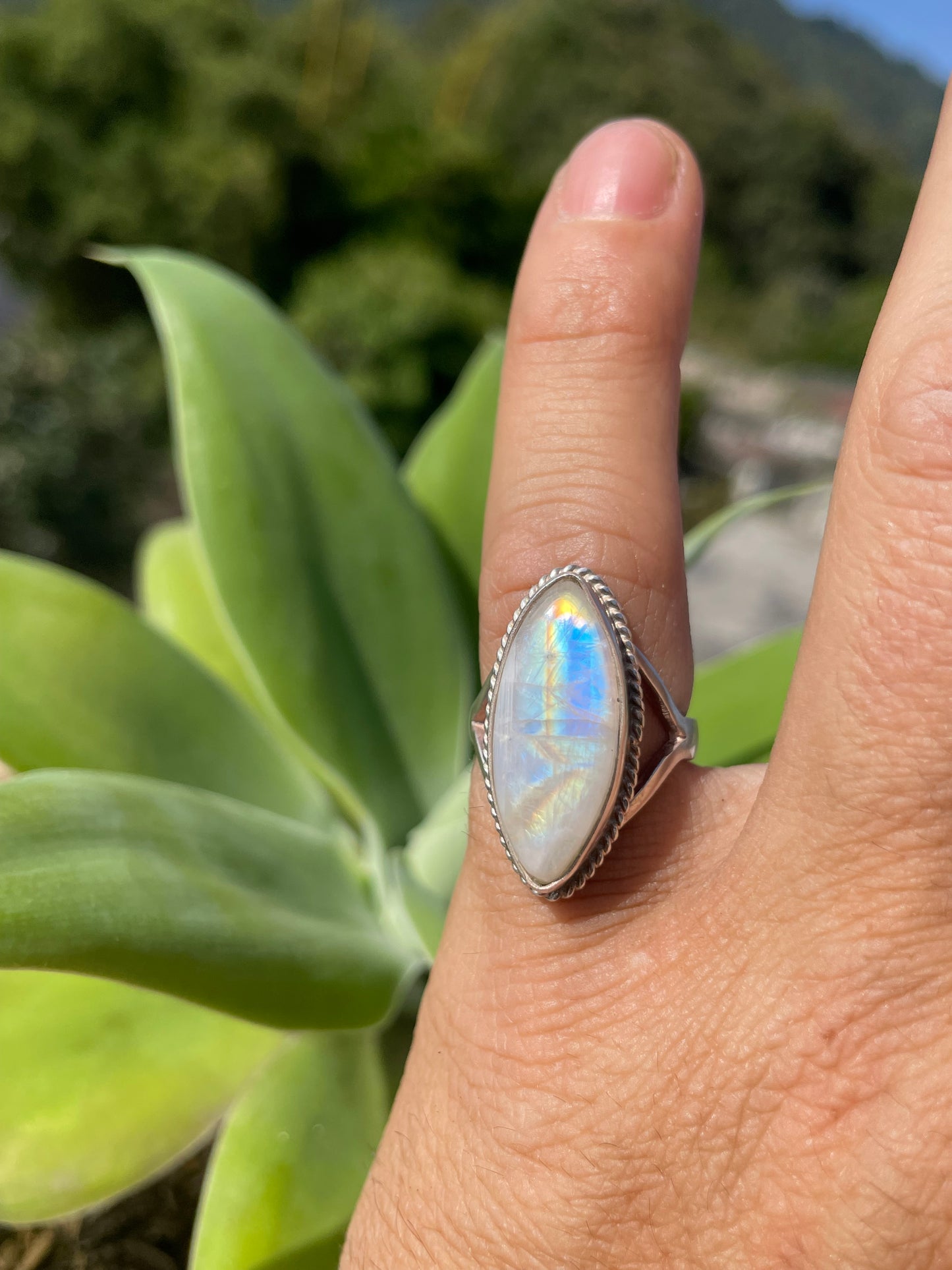 Anillo con Piedra Luna en Plata