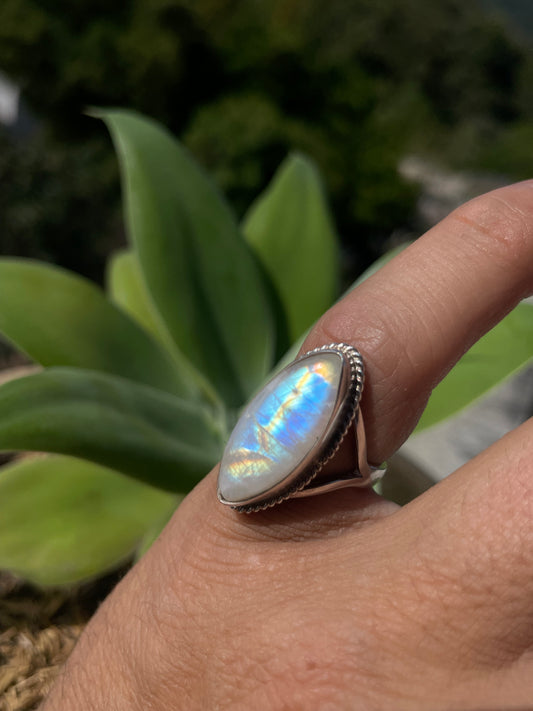 Anillo con Piedra Luna en Plata
